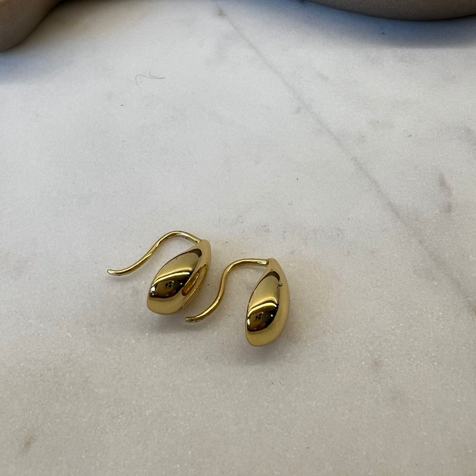 Dewdrop Earrings hook closure wire detail 1.8g