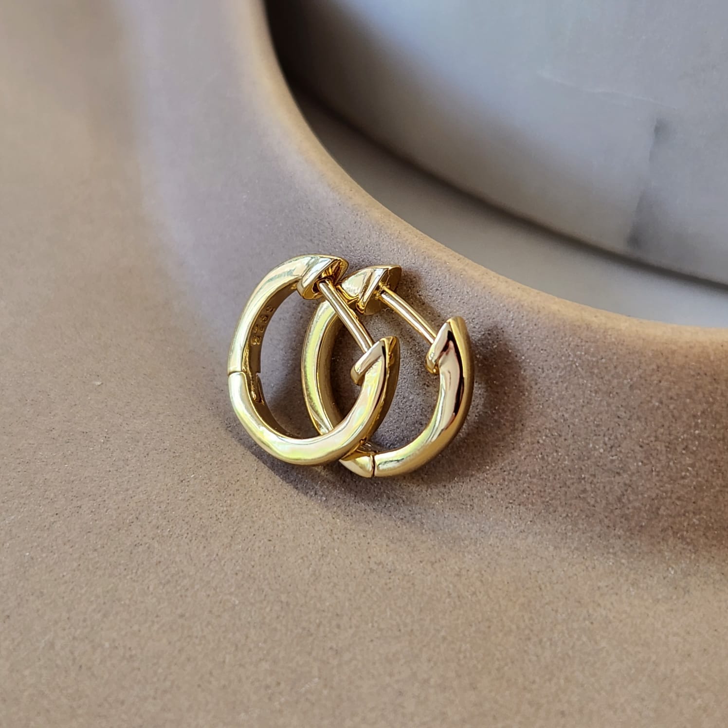 Suprene Collective Minimal Huggie Earrings gold tone 925 Sterling Silver plated gold 1cm